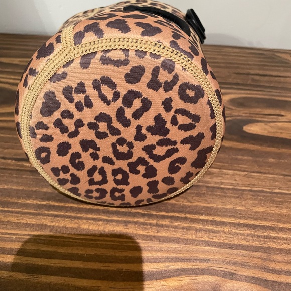 HydroJug Leopard Print Sleeve - Picture 5 of 6